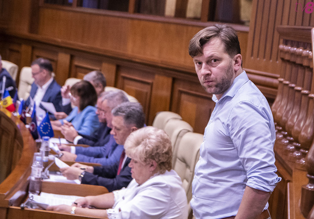Депутат блока ACUM Дмитрий Алайба.