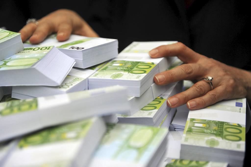 60 de milioane vor fi acordaţi sub formă de credit, iar 40 de milioane - sub formă de finanţări nerambursabile.