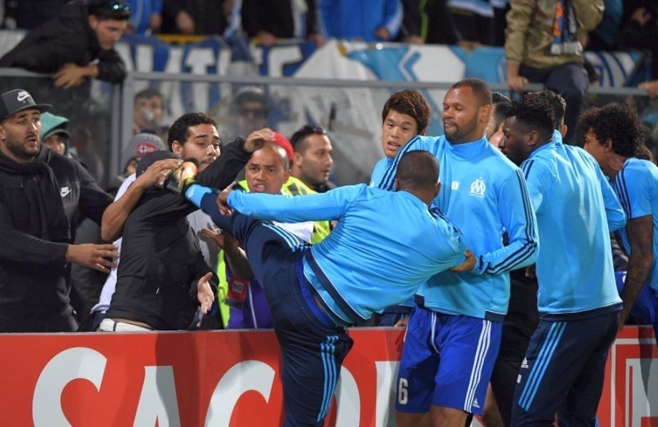 Fundașul stânga Patrice Evra a fost eliminat înainte de începutul partidei, după o scenă incredibilă.