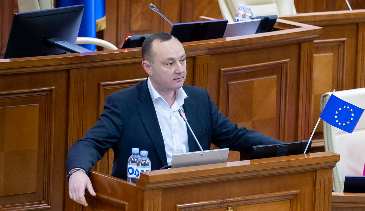 Батрынча – Перчуну: Вы ответите за ликвидацию школ и университетов.