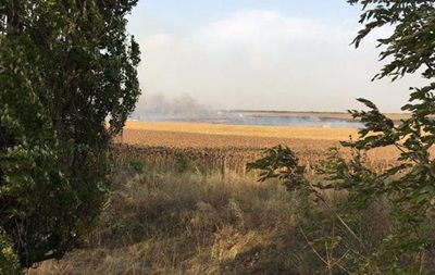 Под Мариуполем горит склад боеприпасов.