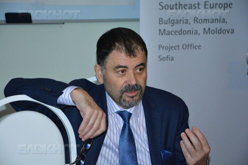 Слушания прошли на основании жалобы, поданной экс-министром иностранных дел Валерием Осталепом.