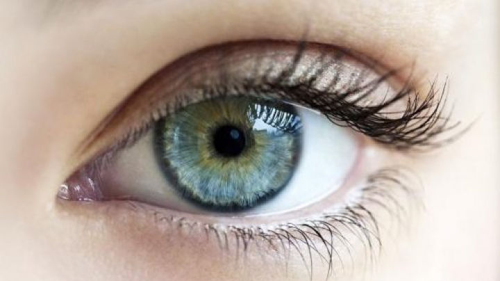 Premieră medicală! A fost creată retina sintetică care ar putea reda vederea. Foto: agerpres.ro