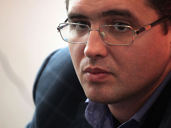 Возможно, главная проблема Усатого в том, что он упорно отказывается делать "инвестиции", упомянутые Стурзой.