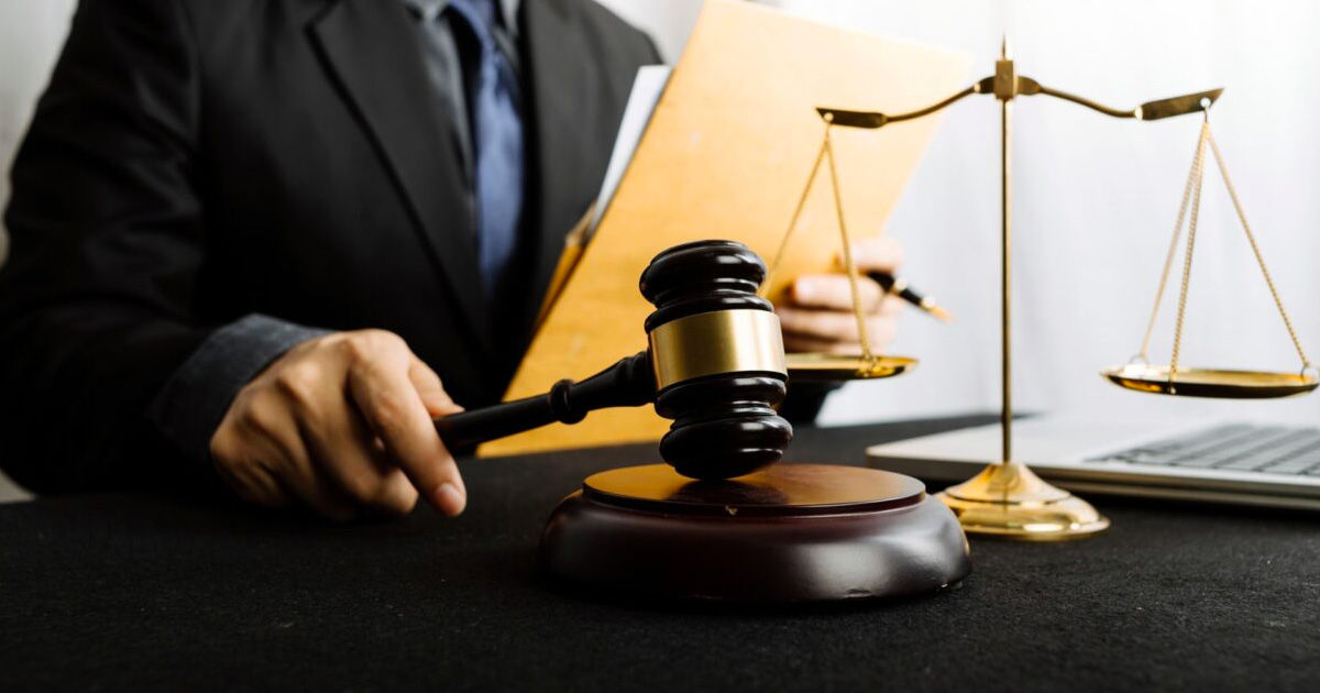 Un ex-executor judecătoresc, condamnat pentru abuz de putere.