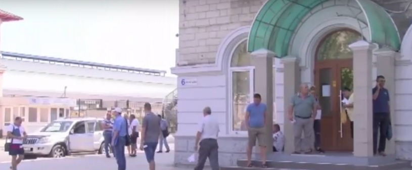 Молдавские автоперевозчики выстраиваются в очередь за авторизациями.