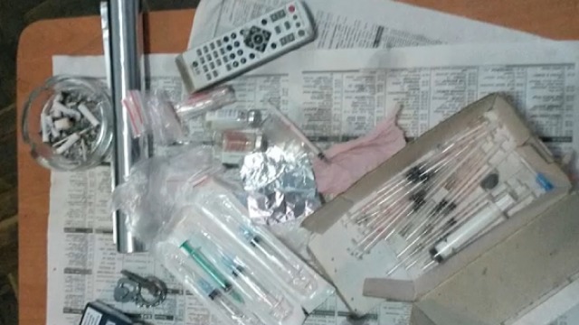 Dealeri de droguri, prinşi de poliţiştii de la Antidrog. Foto: prime.md