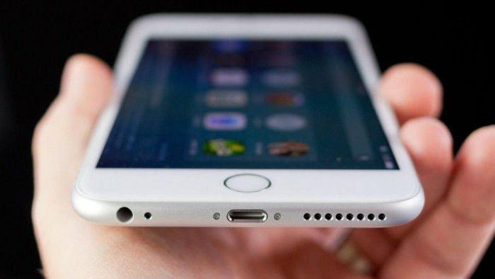 iPhone 7 nu este singurul mobil pe care gigantul din Cupertino vrea să-l lanseze în acest an. Foto: playtech.ro