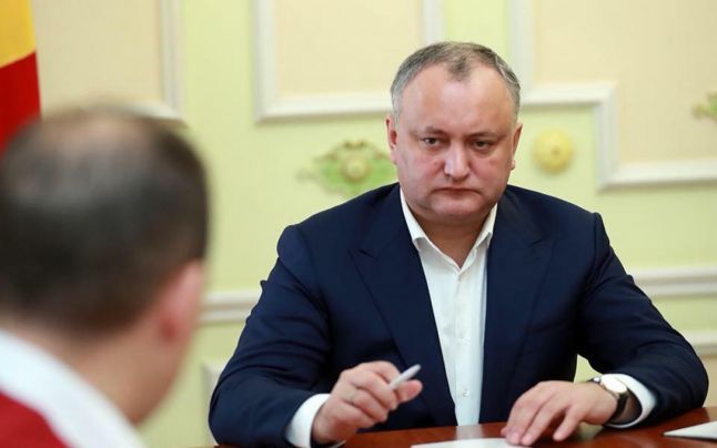 Dodon anunţă că a început elaborarea unei noi Constituţii. 
