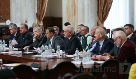 Члены Совета зачитали властям манифест, к которому был приложен план действий.