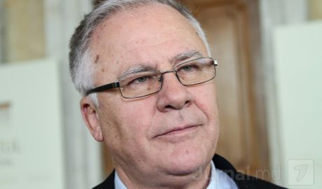 Dumitru Diacov s-a abţinut să spună când anume a fost luată decizia privind retragerea lui Marian Lupu din campania electorală.