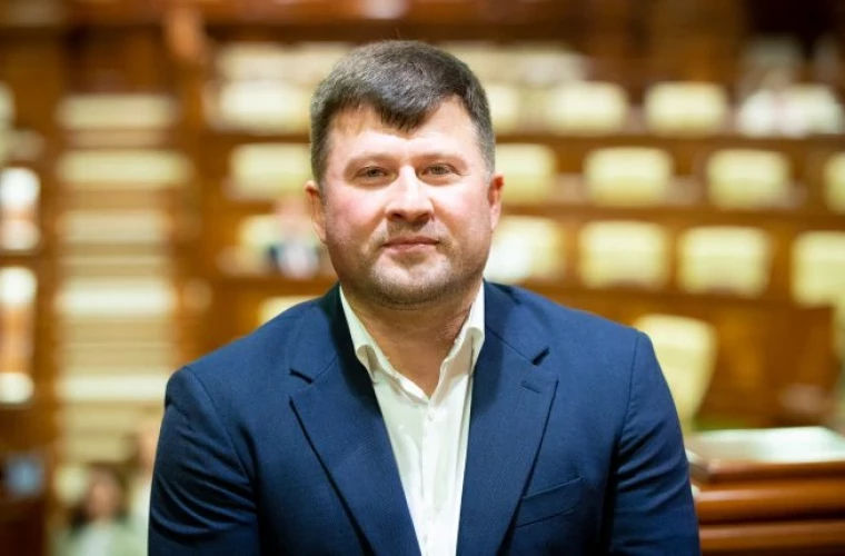 Отставка Юлиана Мунтяна с поста члена ВСМ одобрена парламентом.