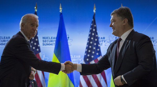 «Ведутся переговоры с вице-президентом Байденом», — написал пресс-секретарь.