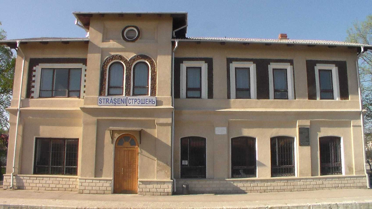 Un bărbat care a violat o fată la gara feroviară din Strășeni a primit 11 ani de închisoare.