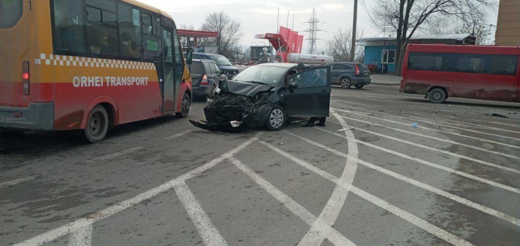 Обстоятельства ДТП выясняются.