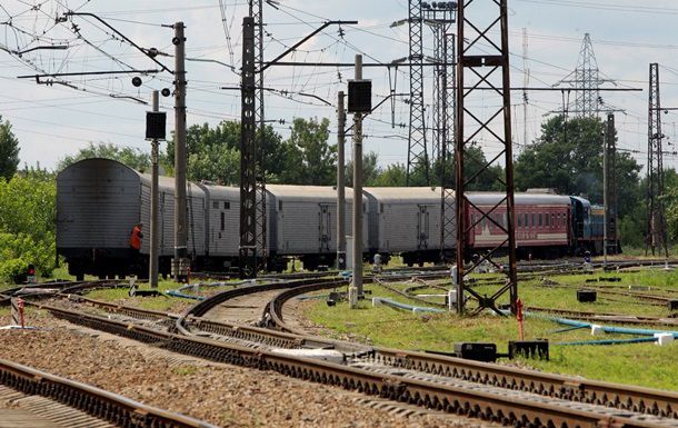 При взрыве повреждена ходовая тележка и топливный бак половины тепловоза.