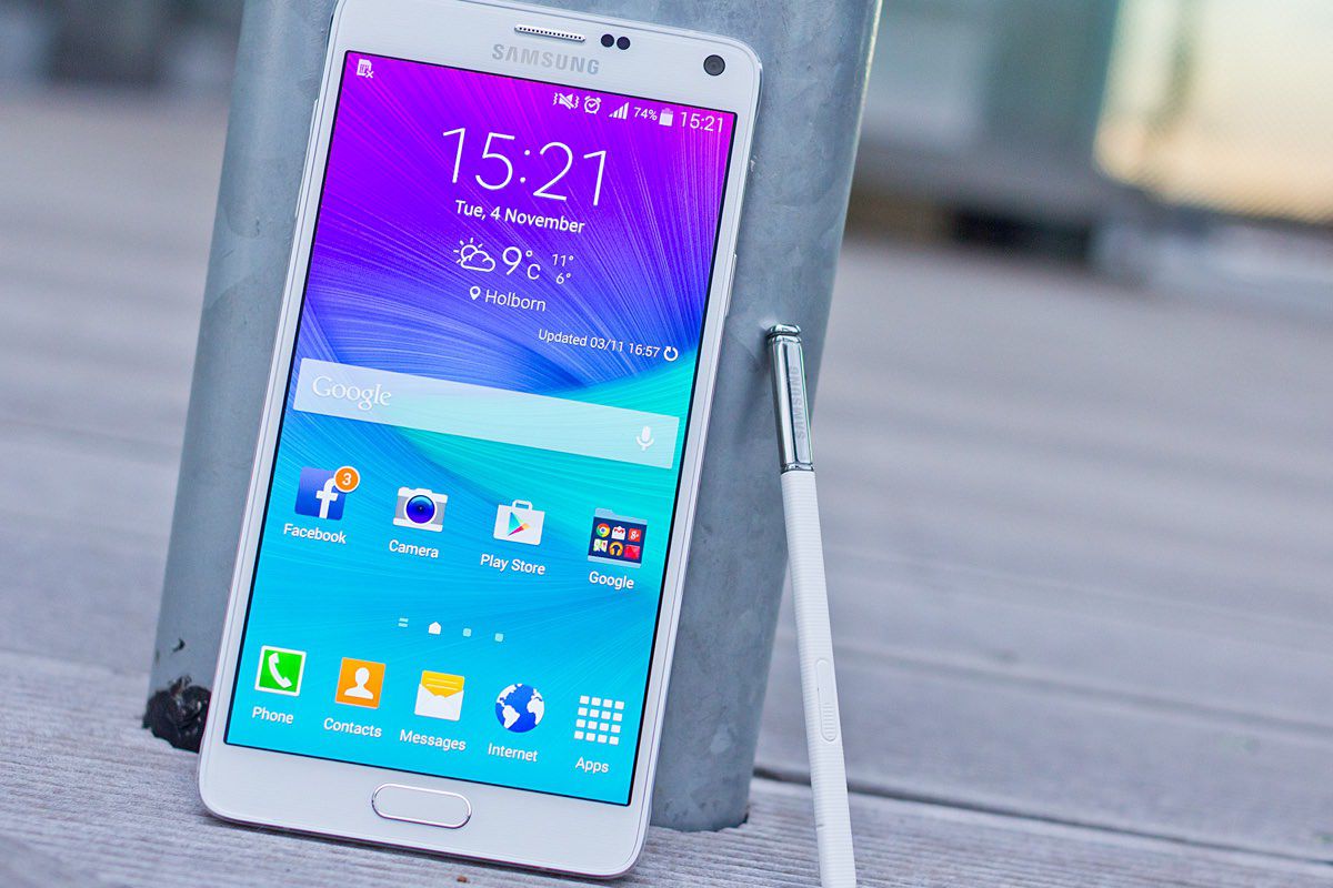 Смартфоны модели Galaxy Note 7 взрывались при зарядке.