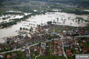 În Bosnia s-au înregistrat 24 de morți, iar în Croația — doi. Majoritatea pagubelor din cele trei țări au fost provocate de râul Sava și de afluenții săi.