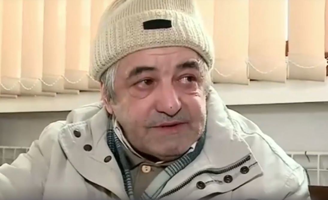 В суде его заявление о восстановлении удостоверения личности отклонили, так как его подали по истечении законного периода.