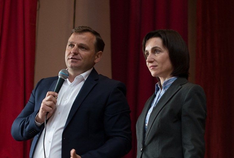 Liderul Partidului Platforma DA, Andrei Năstase, şi preşedintele Partidului Acţiune şi Solidaritate, Maia Sandu.