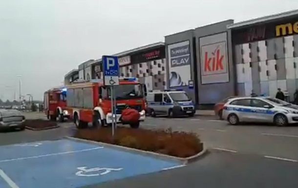 В Польше мужчина устроил резню в торговом центре.