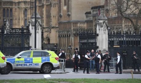 Poliția britanică a operat alte două arestări 'semnificative' în legătură cu atacul de miercuri din fața Parlamentului britanic. Foto: dailymail.co.uk	
