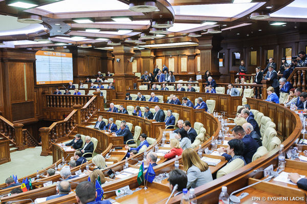 Fracţiunea Partidului Comuniştilor a înregistrat un proiect de hotărâre privind demiterea lui Iurie Ciocan din funcţia de membru al Comisie Electorale Centrale.