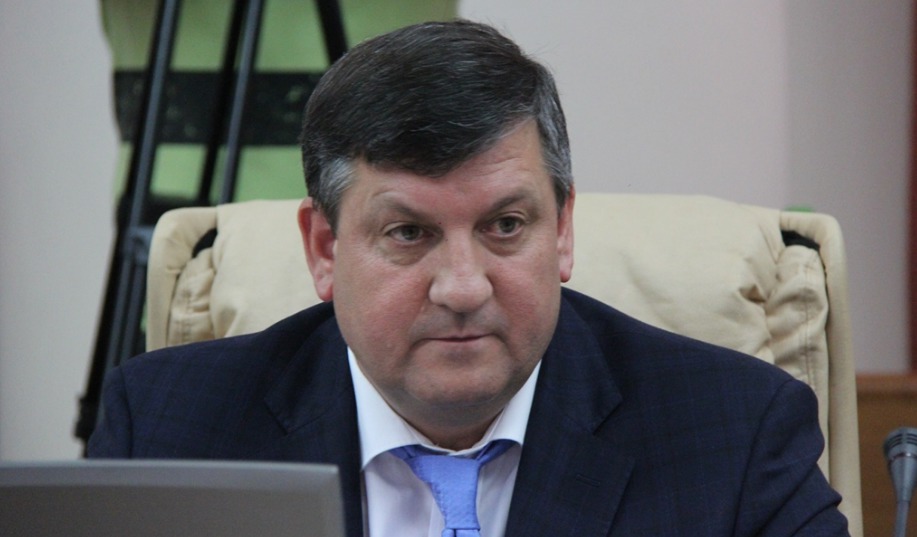 Moțiunea simplă a fost înaintată președintelui Parlamentului, Andrian Candu și urmează să fie examinată în decurs de 14 zile.