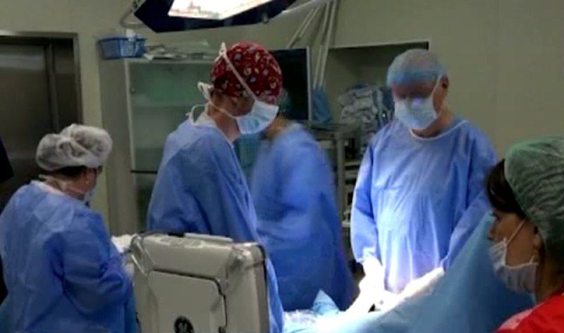 Вмешательство называется lunch time surgery и состоит в полимеризации вены.