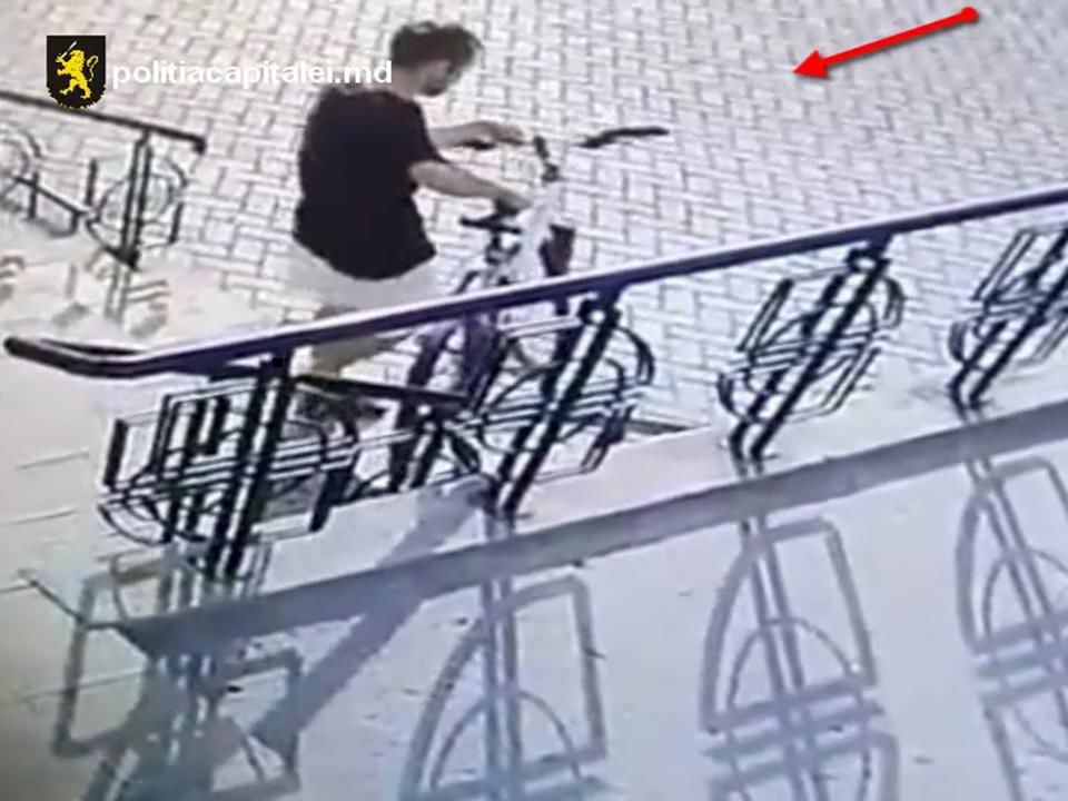 Plimbatul suspicios cu bicicleta l-a adus la Poliţie: Ce riscă. Foto: politiacapitalei.md