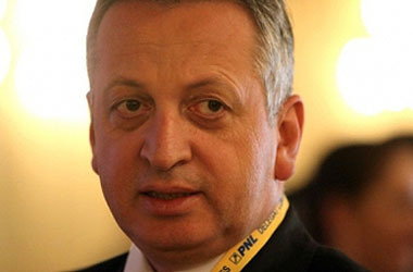 Вместе с Фенекью пятилетние сроки получили его брат Лучиан и еще четверо участников коррупционной схемы. Фото: news.online.ua
