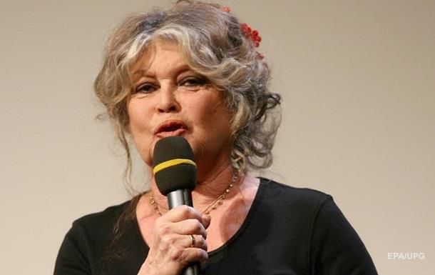 Французская актриса и защитница животных Брижит Бардо призвала Порошенко спасти животных.