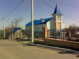 Oamenii spun că preotul Nicolae Pânzaru a înjurat credincioşii şi a lovit o femeie chiar în timpul liturghiei.