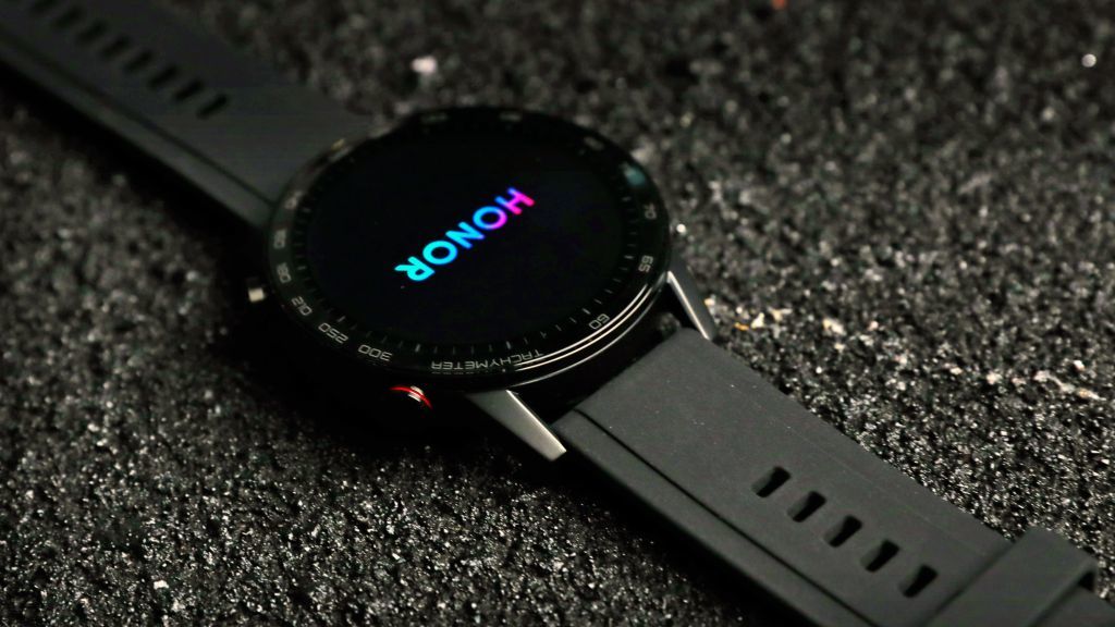 Умные часы от Honor проработают 25 дней на одном заряде.