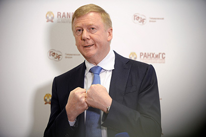 Ему провели операцию по устранению повреждений на запястьях рук.