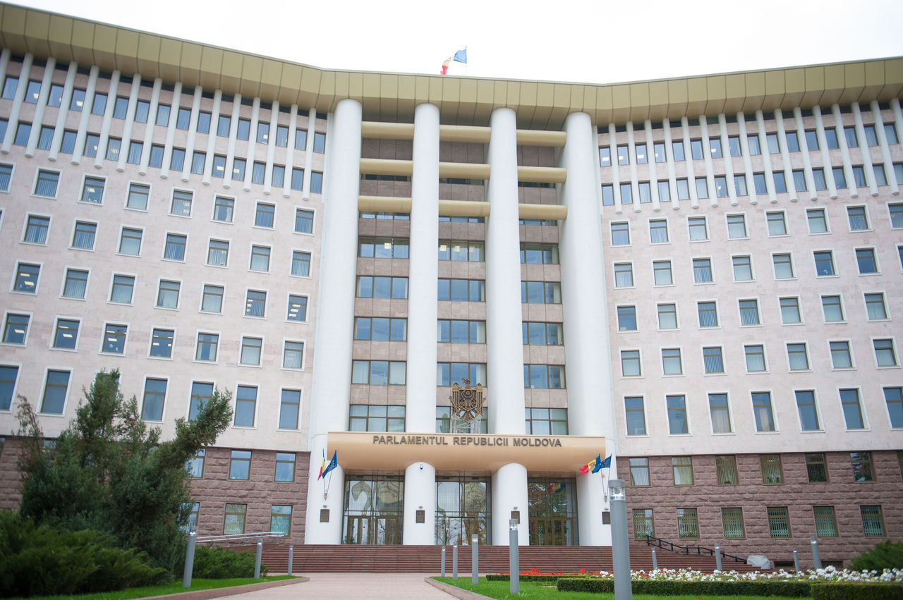 Sondaj: Cele 3 partide ce ar ajunge în Parlament după alegeri Foto: point.md