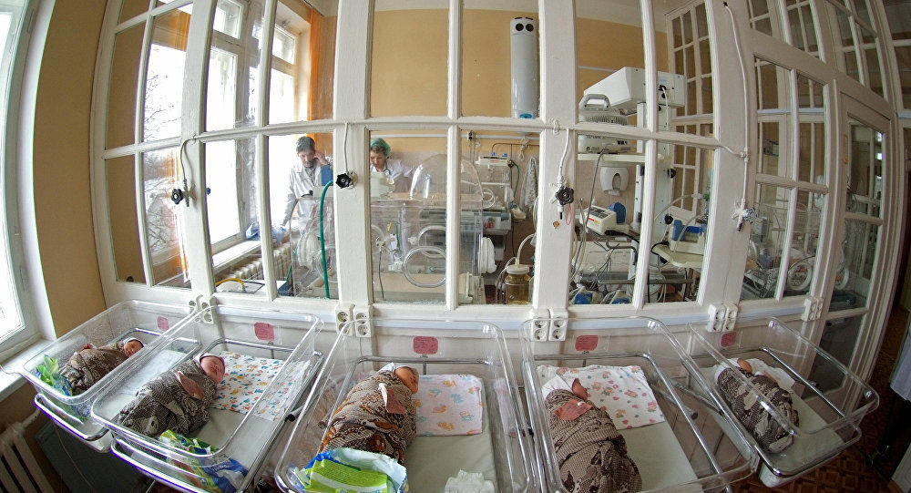 В настоящее время мать и ребенок проходят обследование.