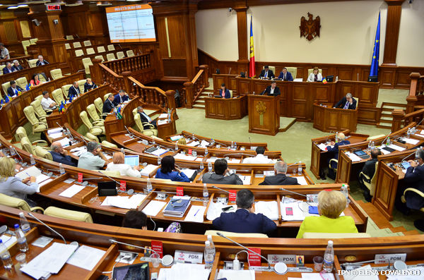 Deputat PCRM și-a depus mandatul. Cine i-ar putea locul
