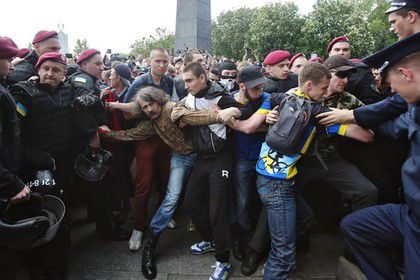 В «Правом секторе» пообещали выследить участников гей-парада.