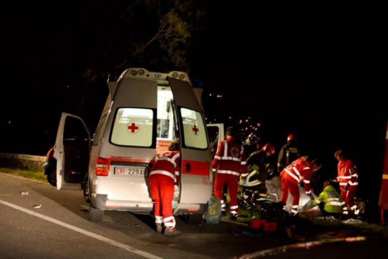 Italia: Un moldovean, lovit mortal de o mașină pe trotuar