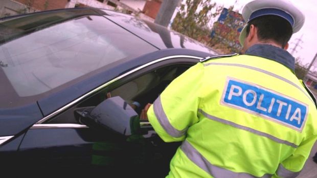 Şofer amendat pentru că i-a spus unui poliţist "Aşa să îţi ajute Dumnezeu".