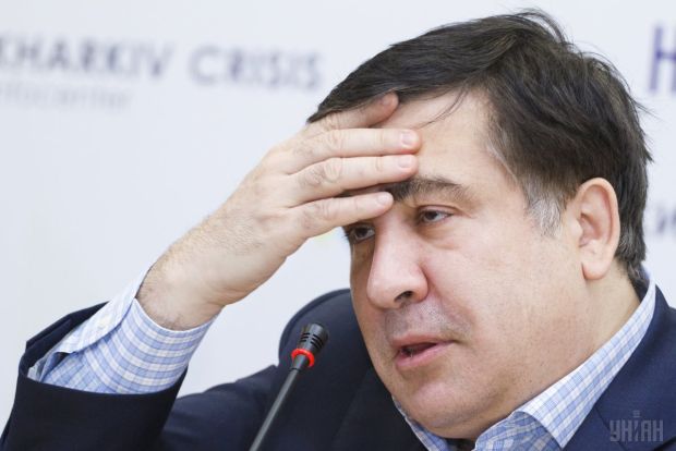 14 марта Саакашвили снес дорожный знак, запрещающий проезд фур.