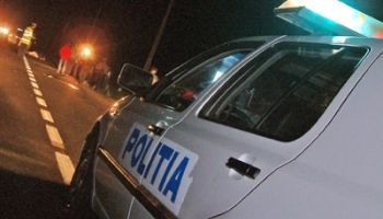 На место происшествия прибыла полиция.
