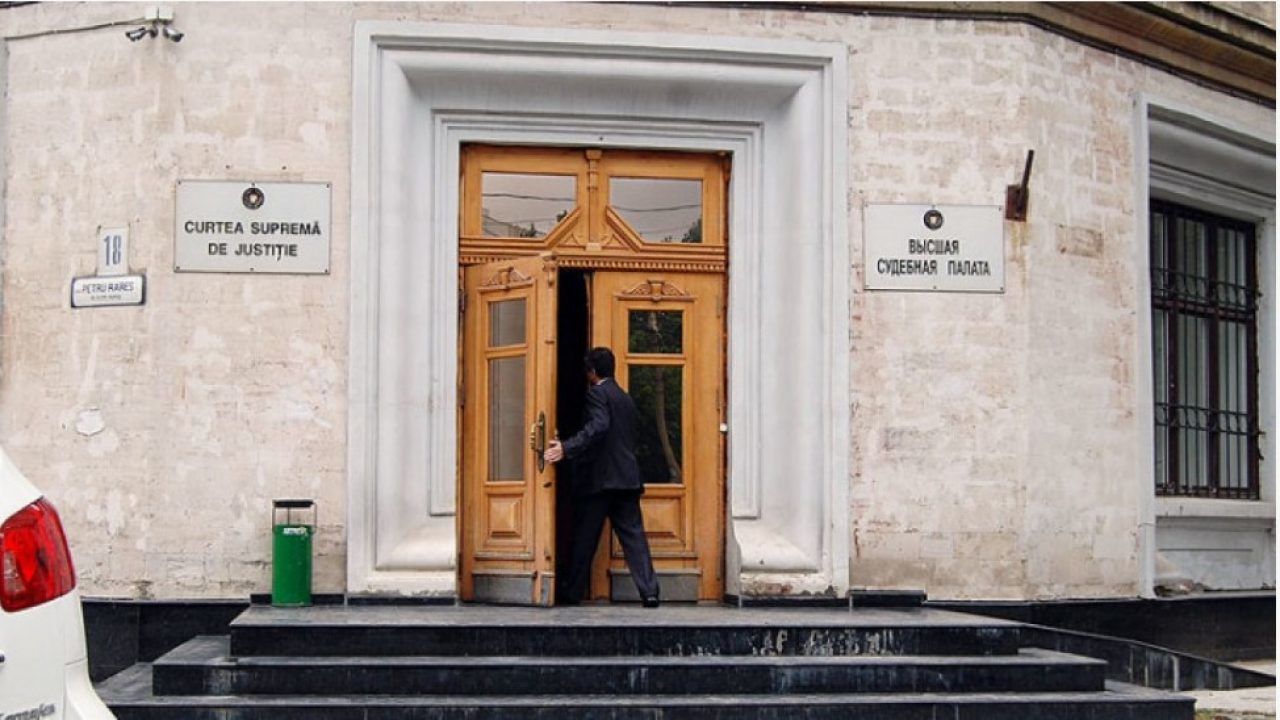 Международная комиссия юристов обеспокоена недавними событиями в Молдове, которые парализуют работу властей. 