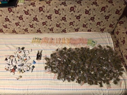 Полиция пресекла деятельность группировки наркоторговцев.