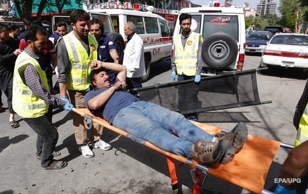 В результате атаки боевиков в Кабуле, по меньшей мере погибло 28 человек - в основном государственные служащие - и ранено свыше двадцати, 