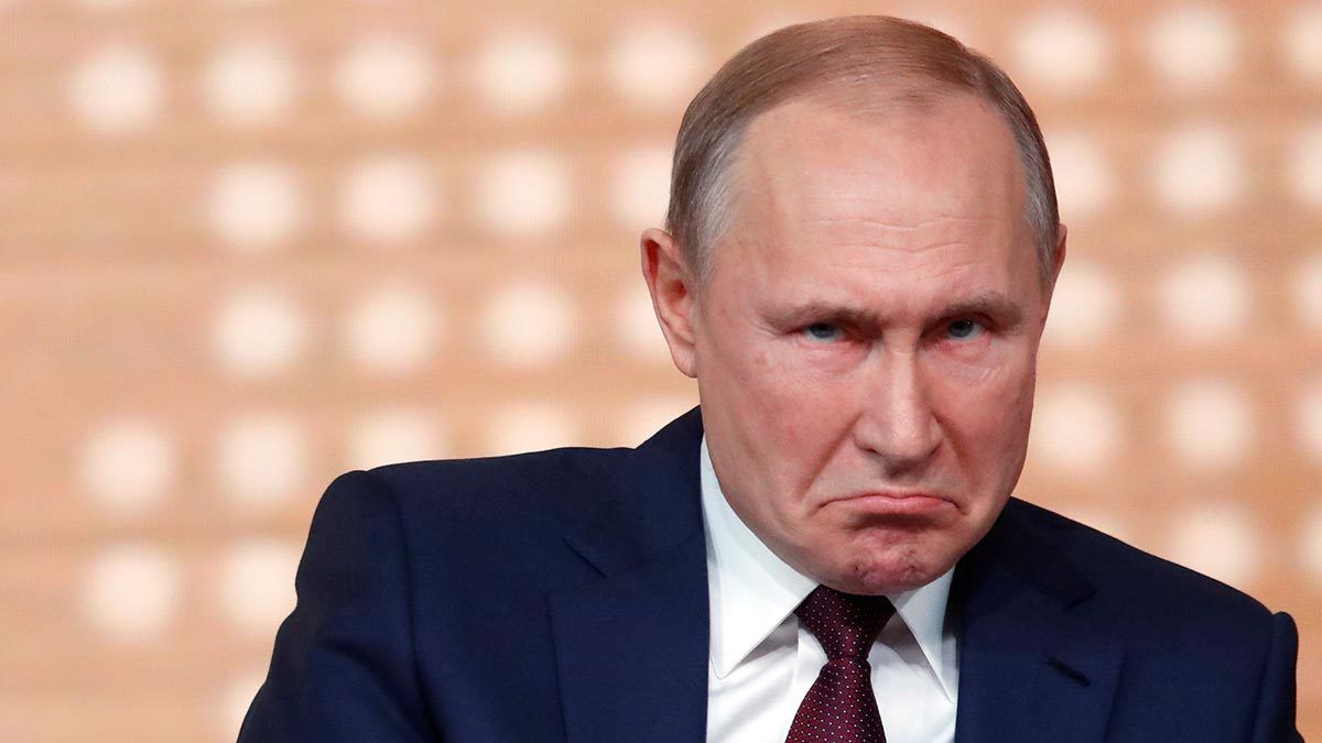 Норма позволяет нынешнему руководителю государства занимать должность президента России еще два срока.