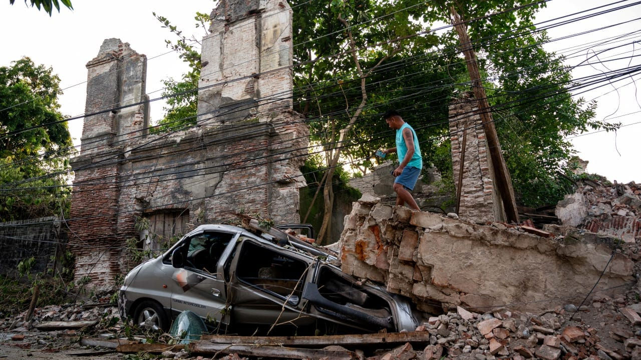 Около 60 человек погибли в результате землетрясения на Филиппинах.