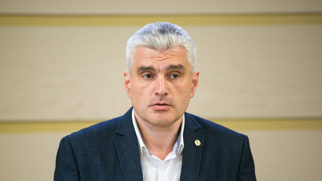 Слусарь - PAS: Вы играете с огнем и со страной, которую вы неожиданно для себя возглавили.