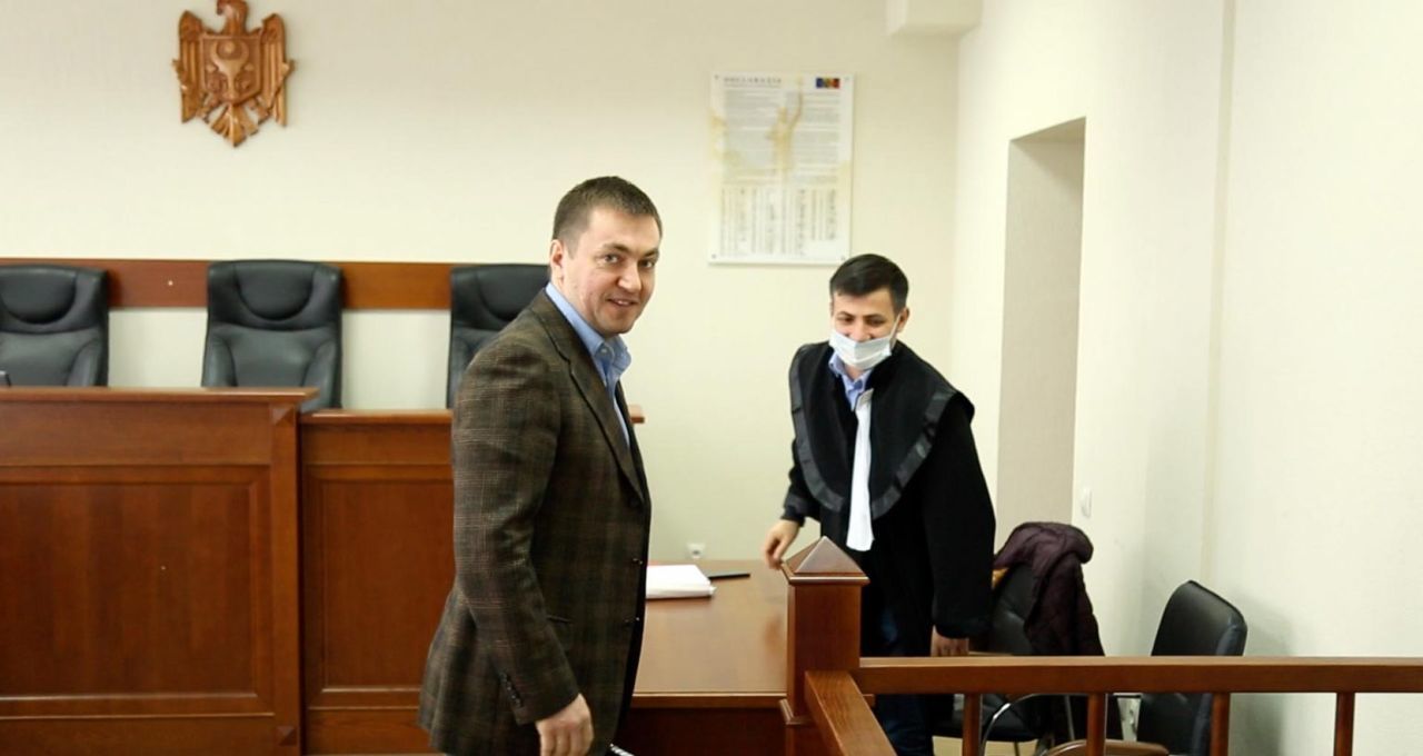 Адвокат Платона: Он был в Лондоне транзитом, летел в Прагу.
